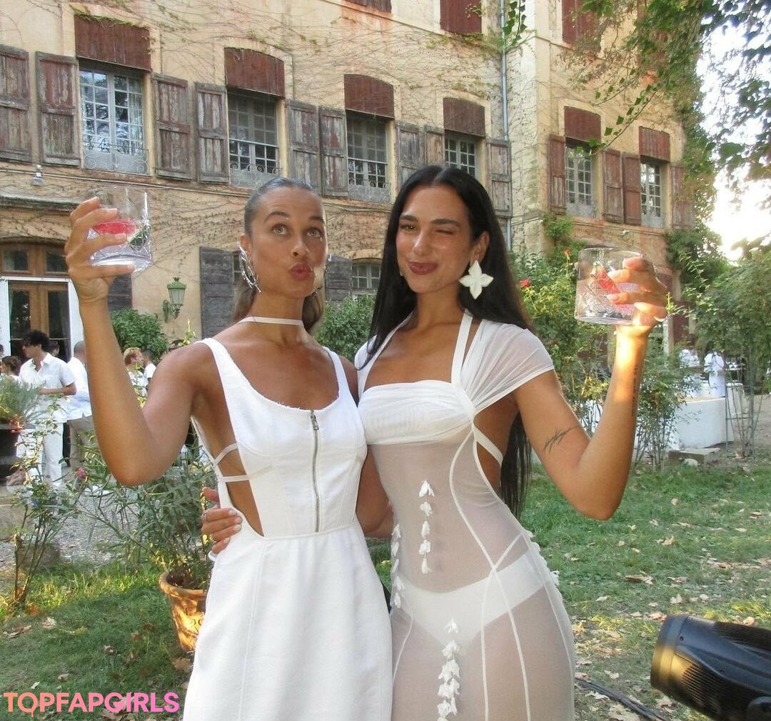 Naakte gelekte OnlyFans-foto van Dua Lipa #1253