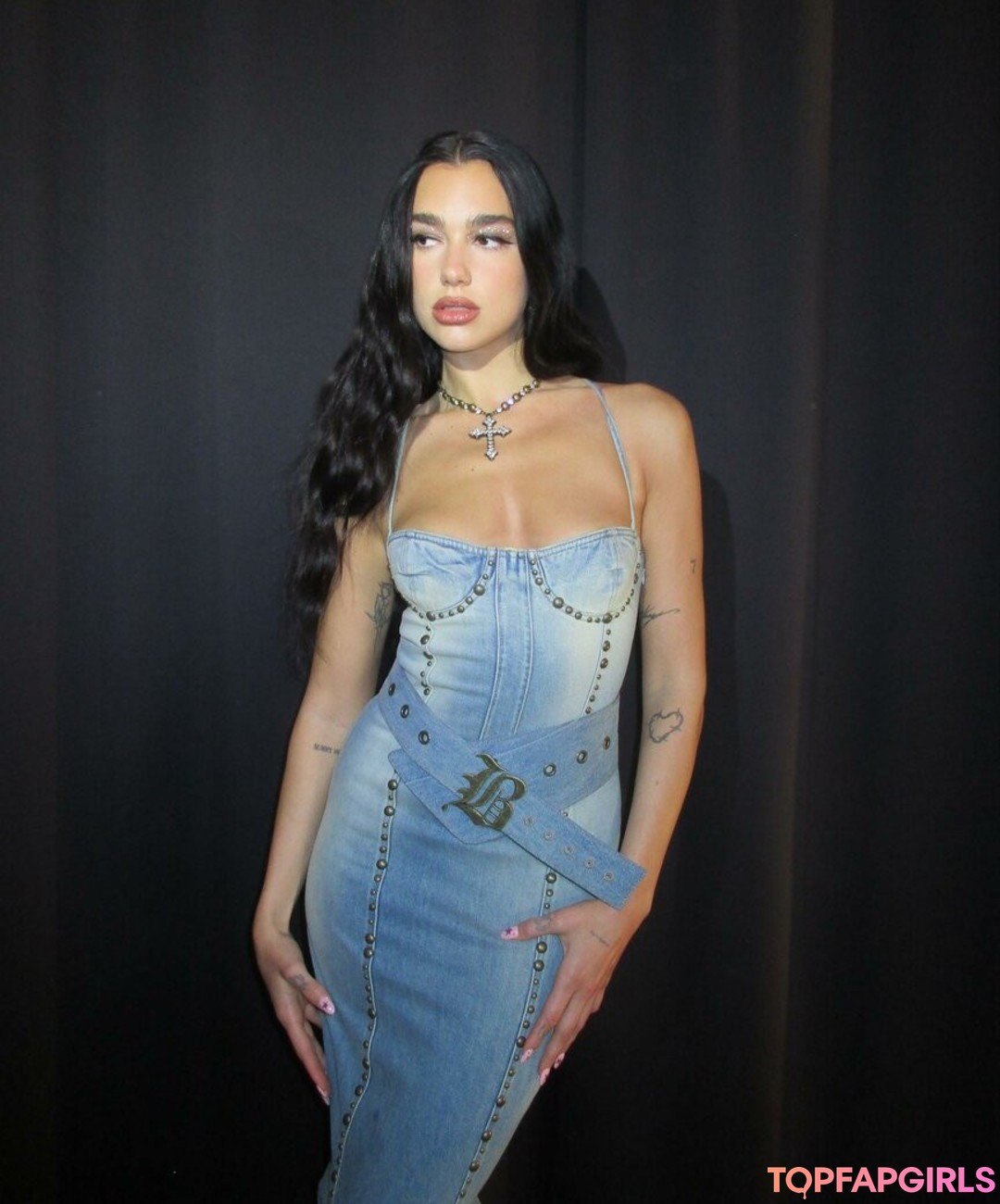 Naakte gelekte OnlyFans-foto van Dua Lipa #1559