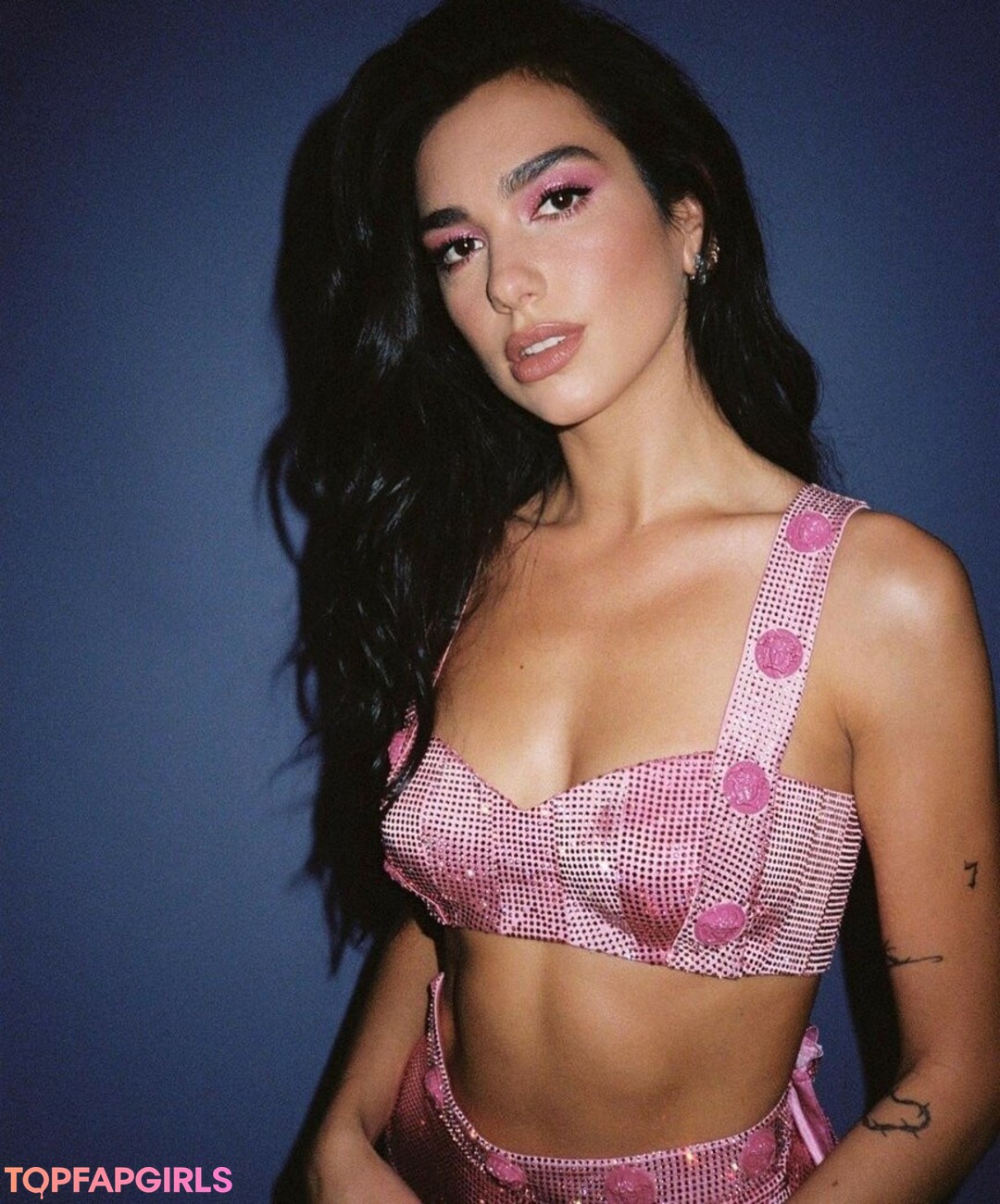 Naakte gelekte OnlyFans-foto van Dua Lipa #1714