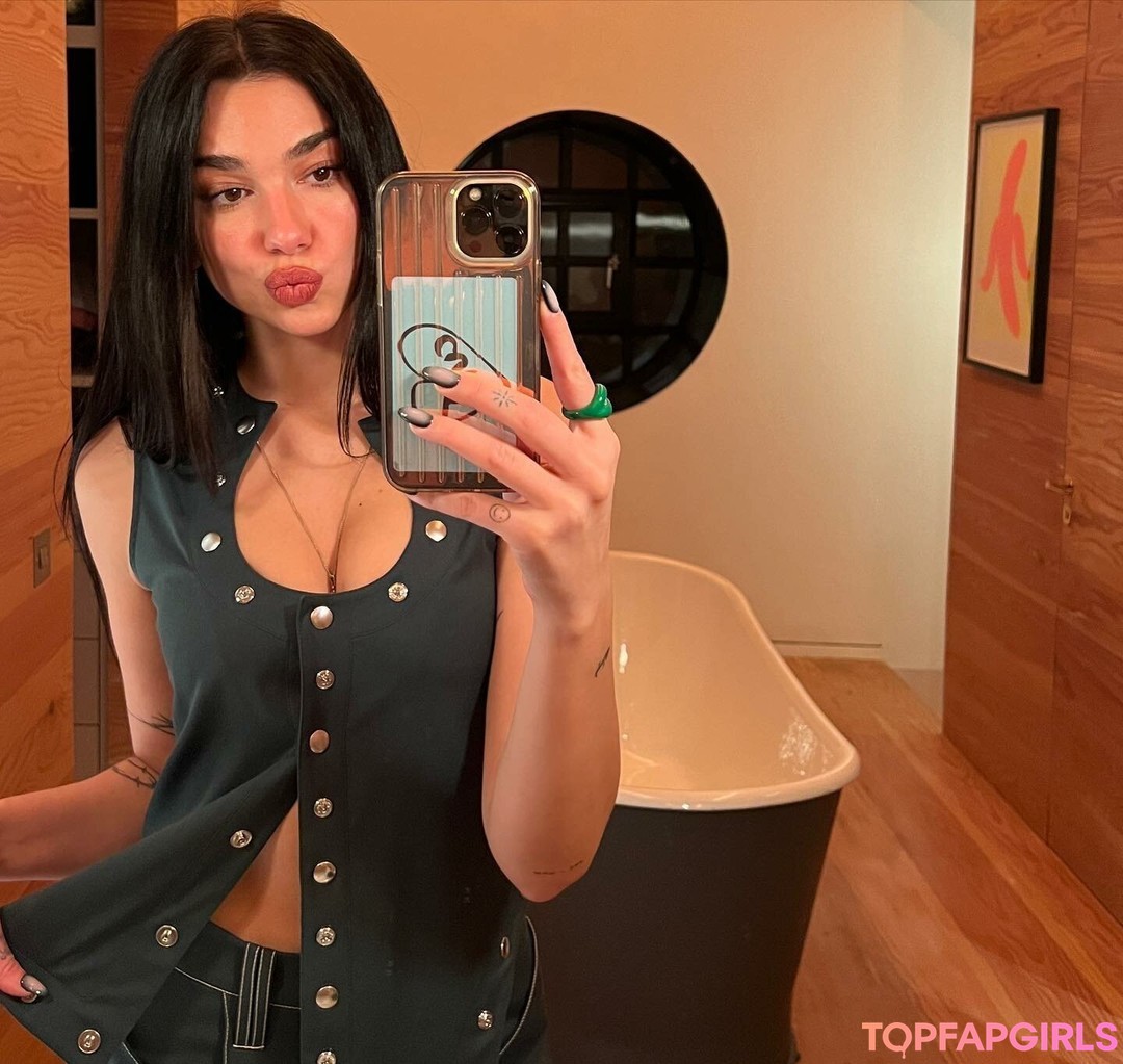 Naakte gelekte OnlyFans-foto van Dua Lipa #1745