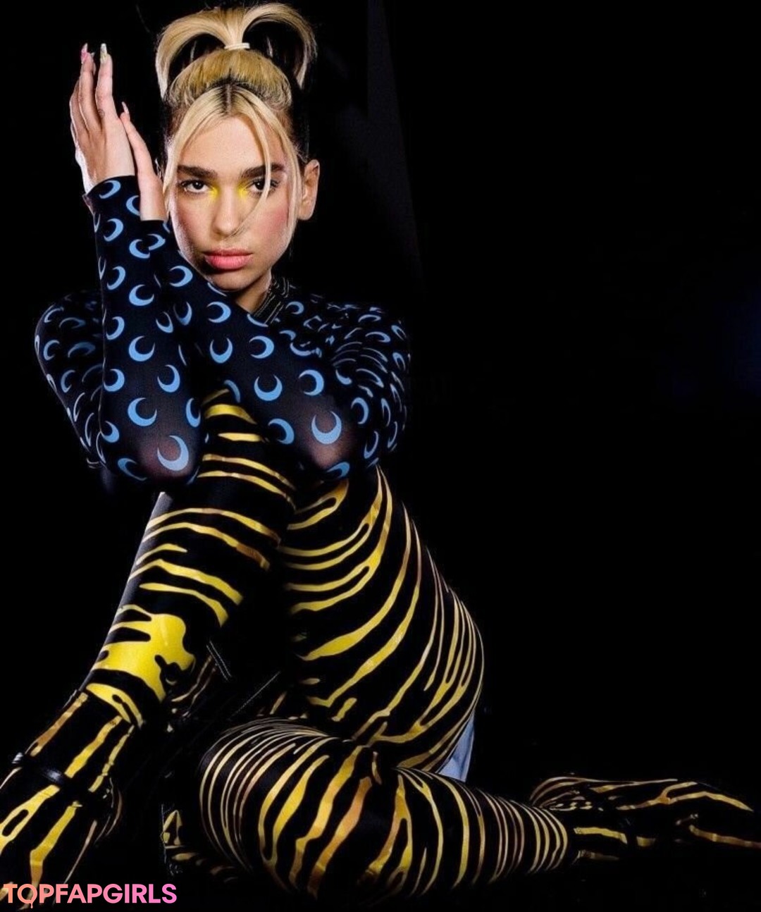 Naakte gelekte OnlyFans-foto van Dua Lipa #1899