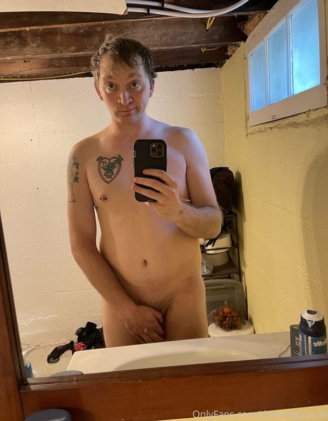 Naakte gelekte OnlyFans-foto van Thatoneguy93