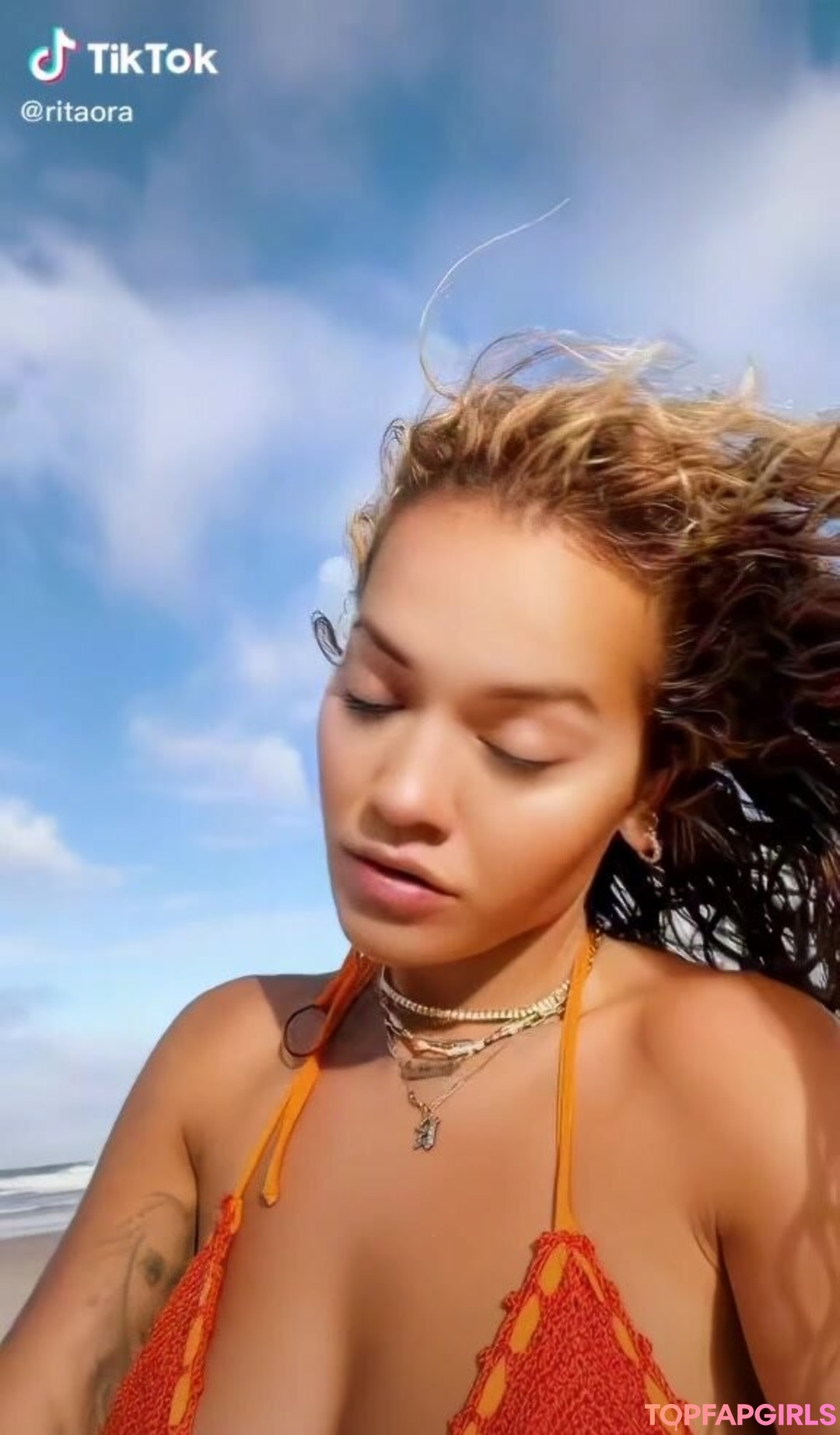 Naakte gelekte OnlyFans-foto van Rita Ora #1431