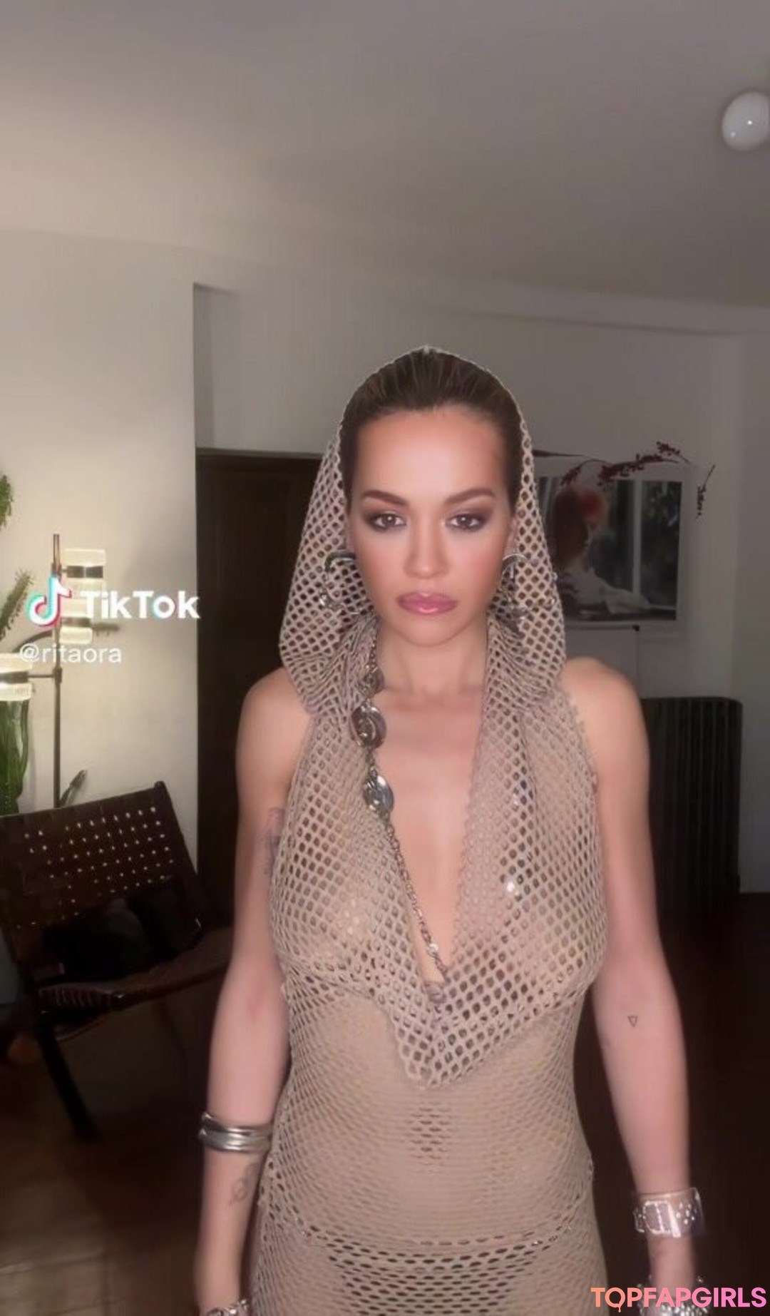 Naakte gelekte OnlyFans-foto van Rita Ora #1434