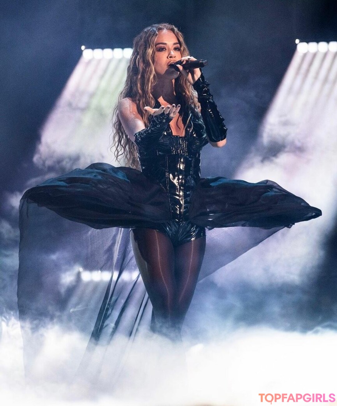 Naakte gelekte OnlyFans-foto van Rita Ora #1585