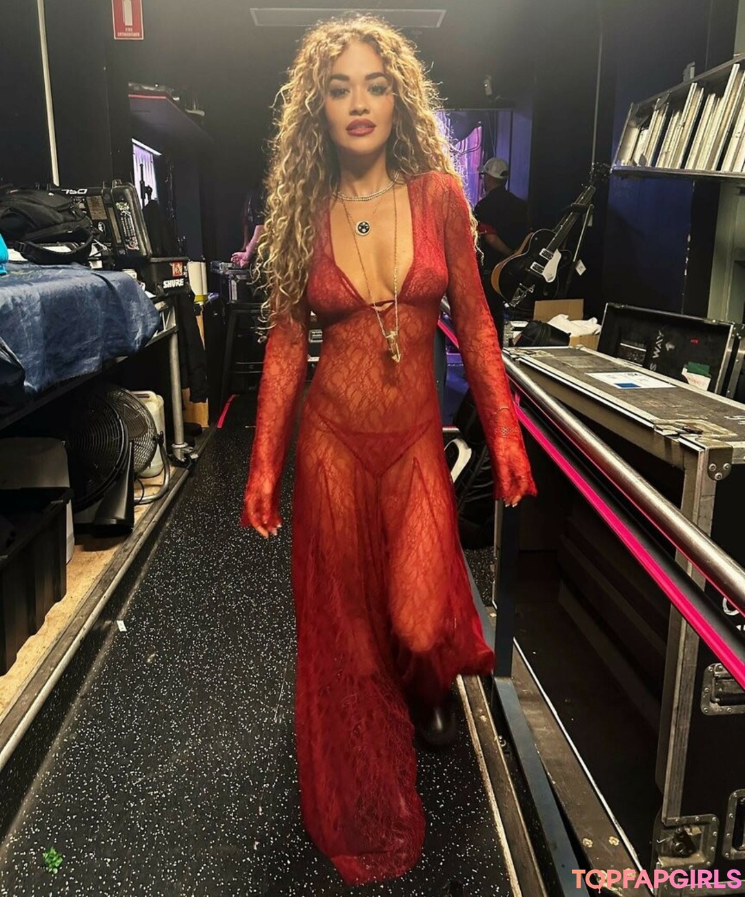 Naakte gelekte OnlyFans-foto van Rita Ora #1694
