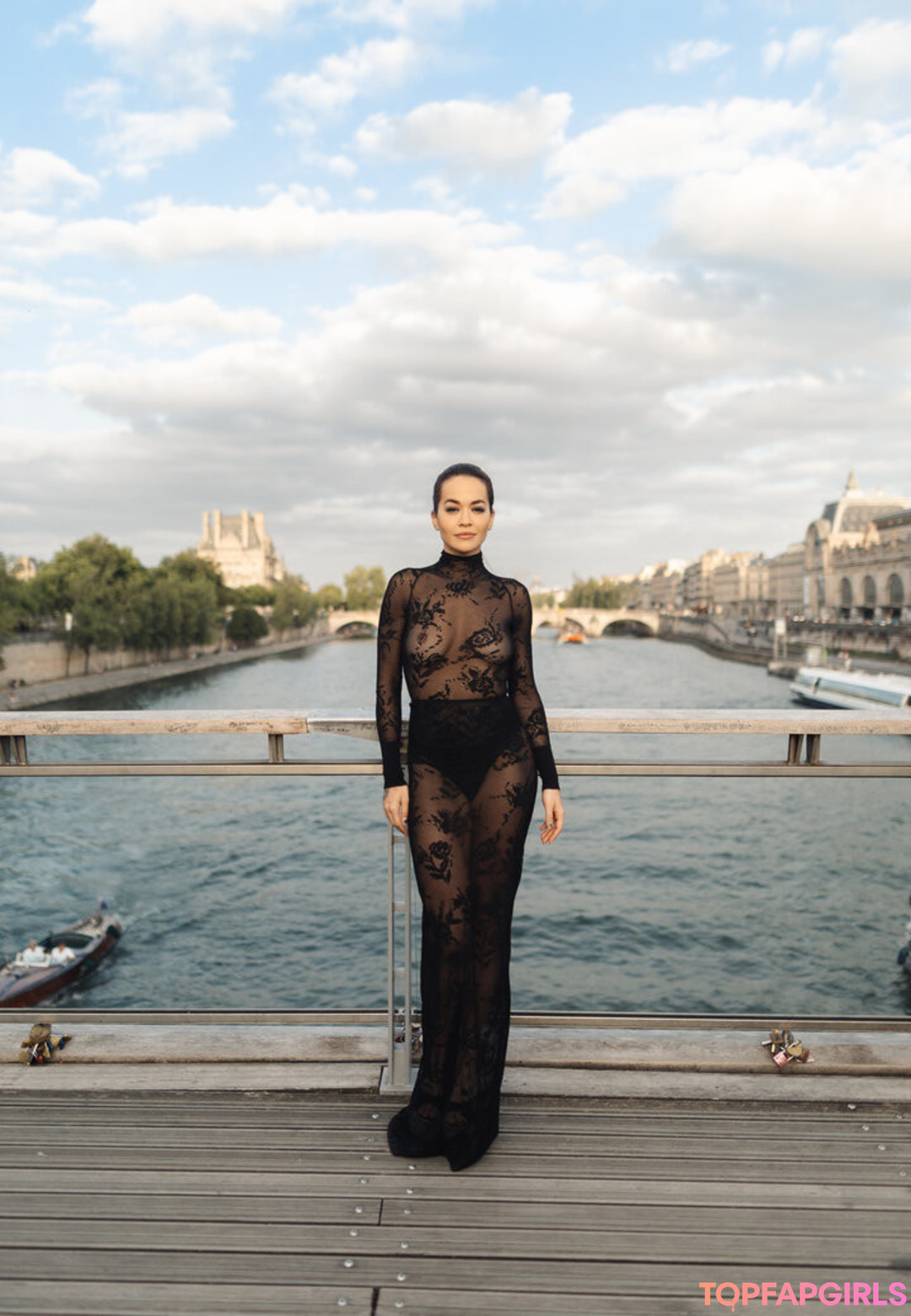 Naakte gelekte OnlyFans-foto van Rita Ora #1722