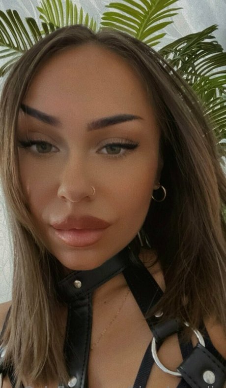 Naakte gelekte OnlyFans-foto van Kissykornelia