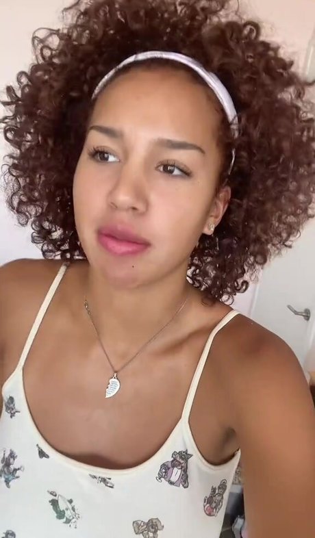 Naakte gelekte OnlyFans-foto van Sofia Wylie