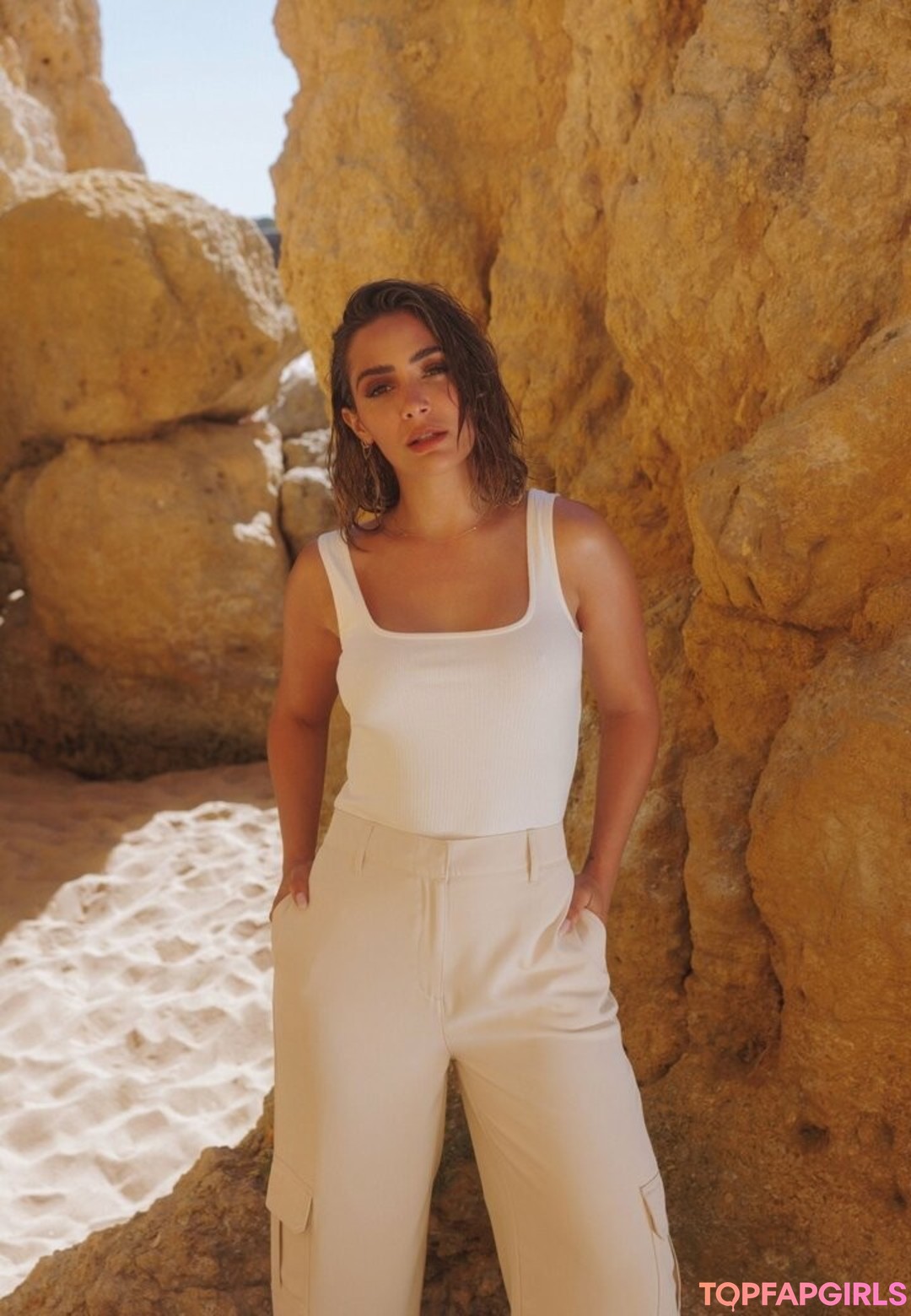 Naakte gelekte OnlyFans-foto van Frankie Bridge #1049