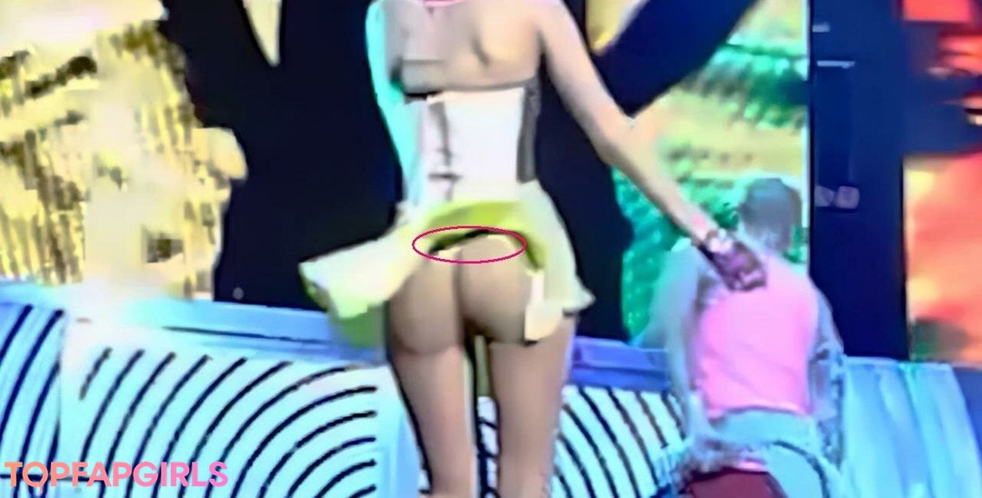 Naakte gelekte OnlyFans-foto van Frankie Bridge #1101