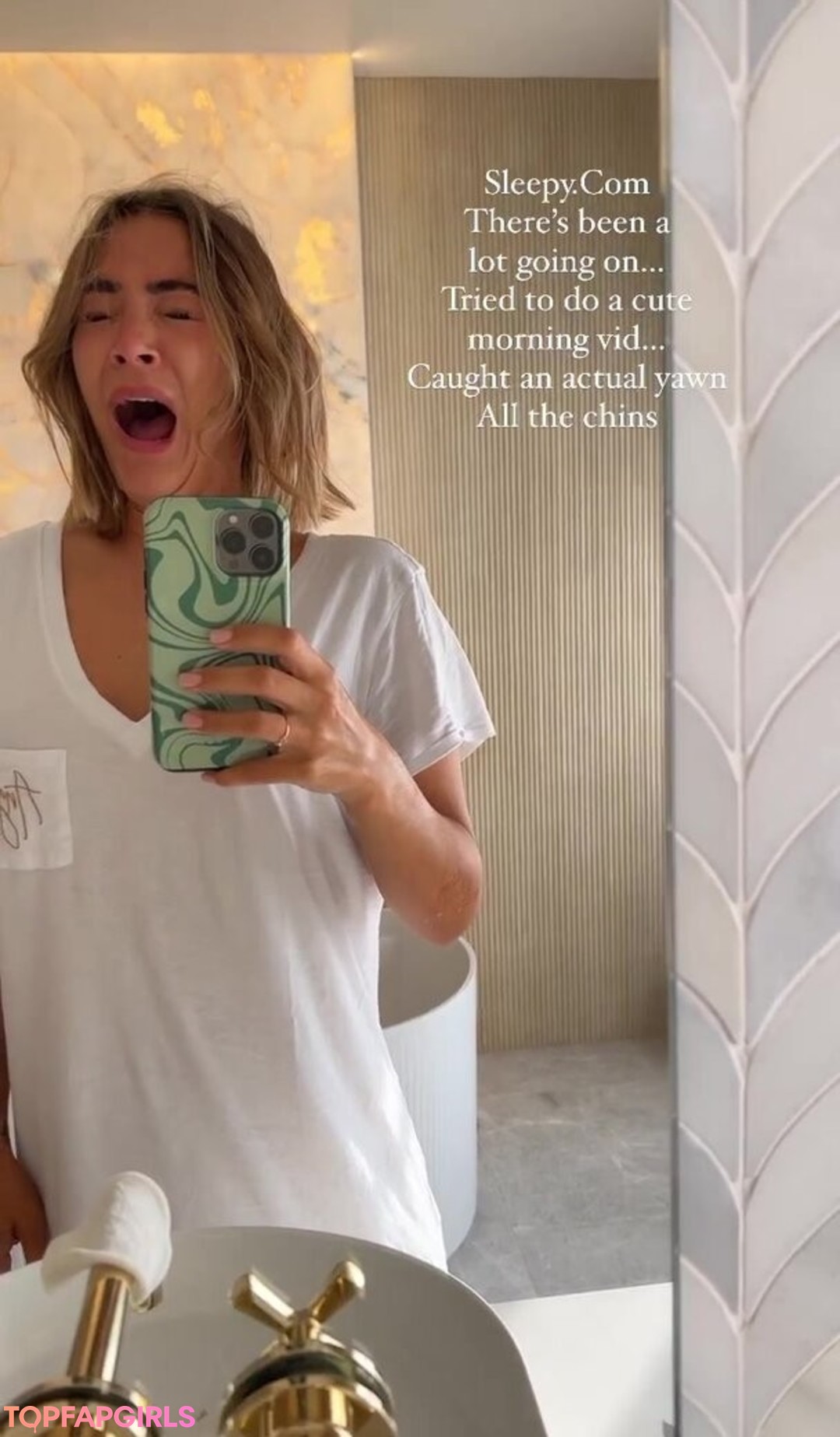 Naakte gelekte OnlyFans-foto van Frankie Bridge #1115