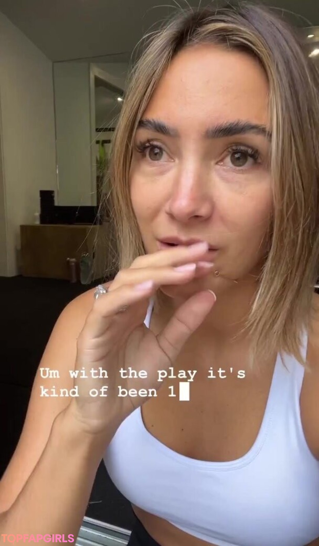 Naakte gelekte OnlyFans-foto van Frankie Bridge #1128