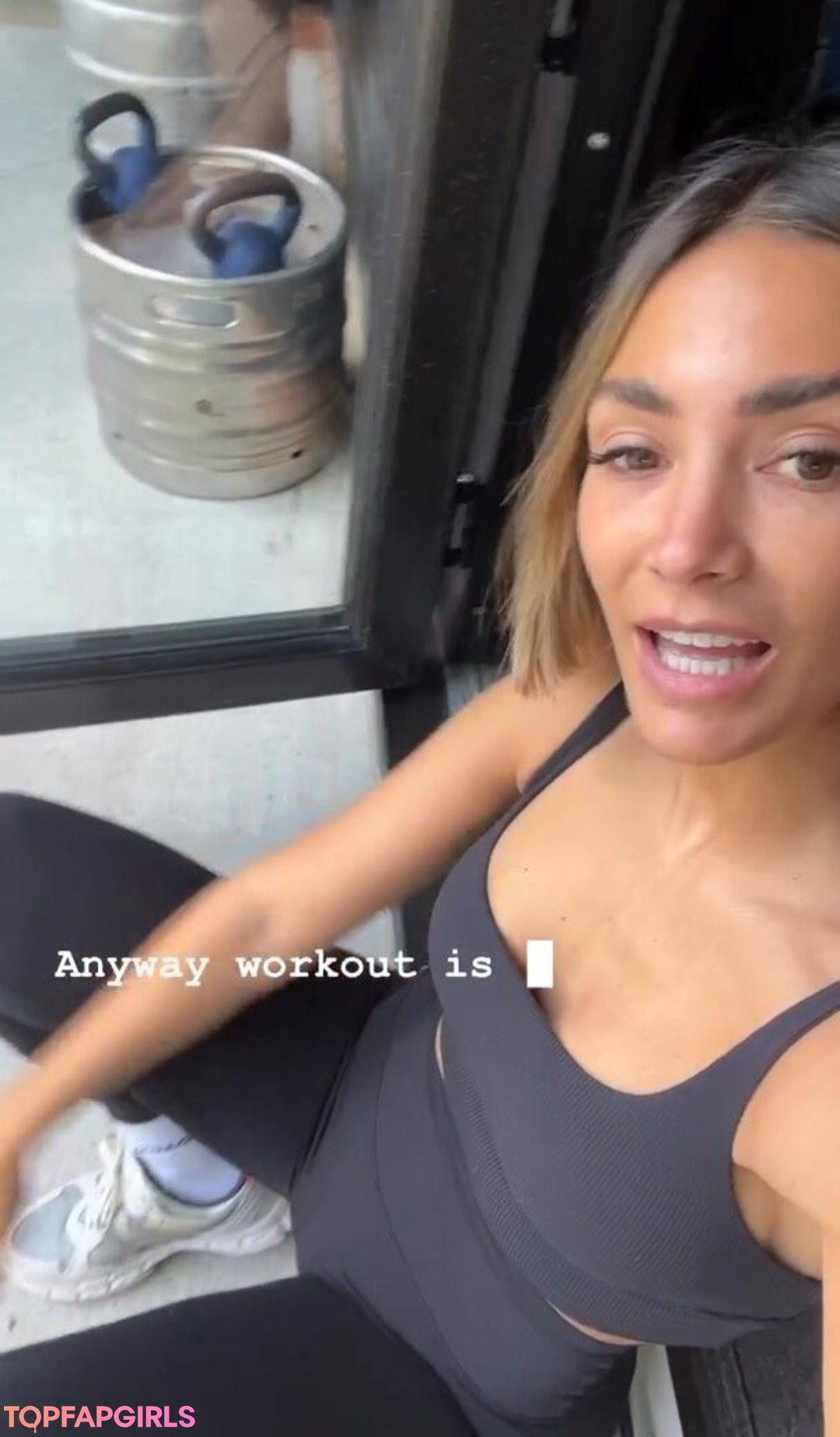 Naakte gelekte OnlyFans-foto van Frankie Bridge #1549