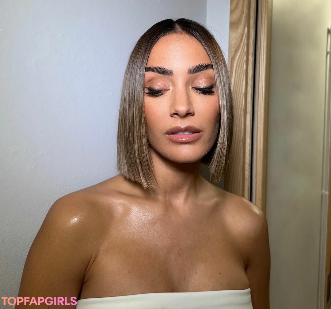 Naakte gelekte OnlyFans-foto van Frankie Bridge #1565