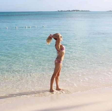 Naakte gelekte OnlyFans-foto van Natalie Gulbis