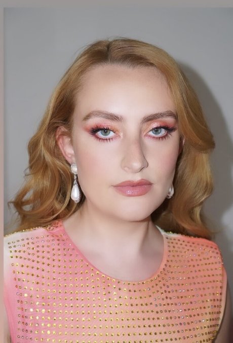 Amelia Dimoldenberg