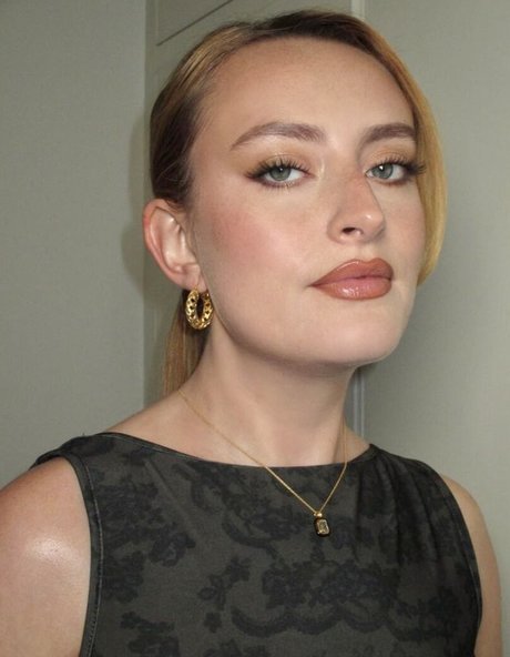Amelia Dimoldenberg