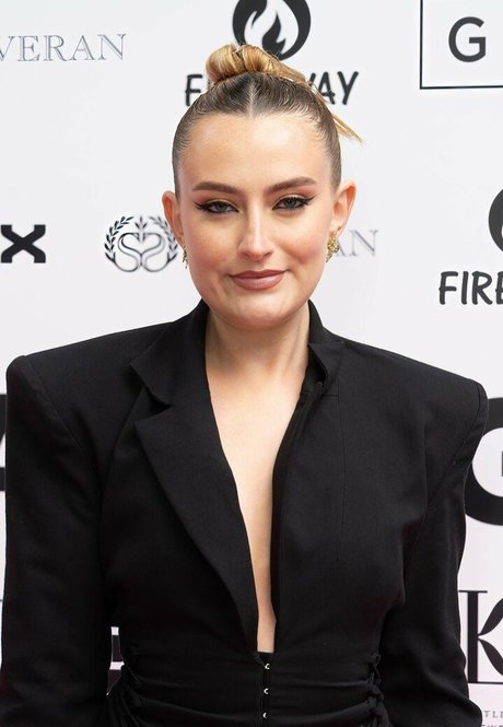 Amelia Dimoldenberg