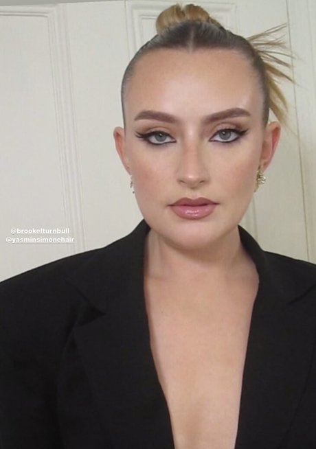 Amelia Dimoldenberg