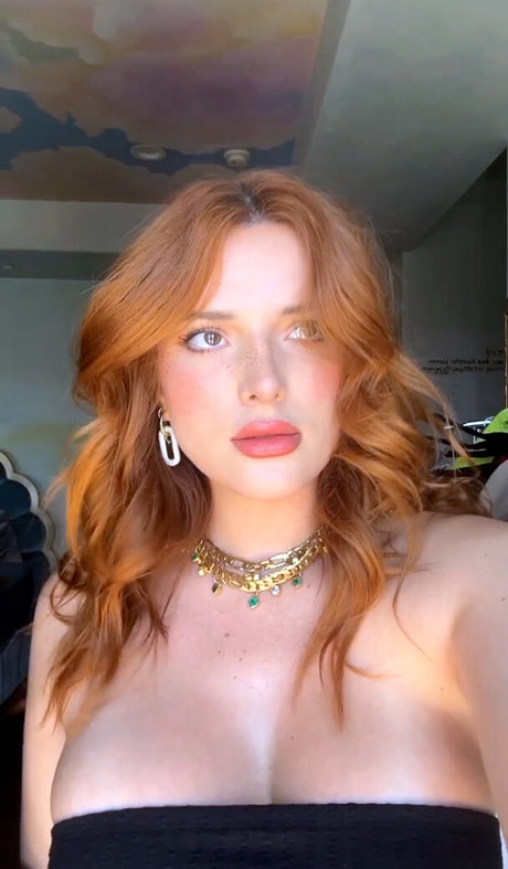 Naakte gelekte OnlyFans-foto van Bella Thorne