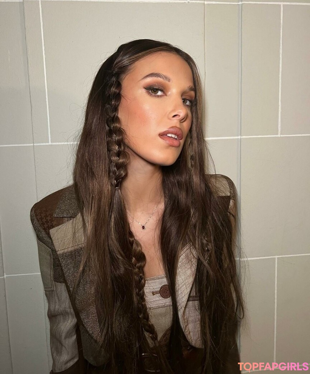 Naakte gelekte OnlyFans-foto van Millie Bobby Brown #1069