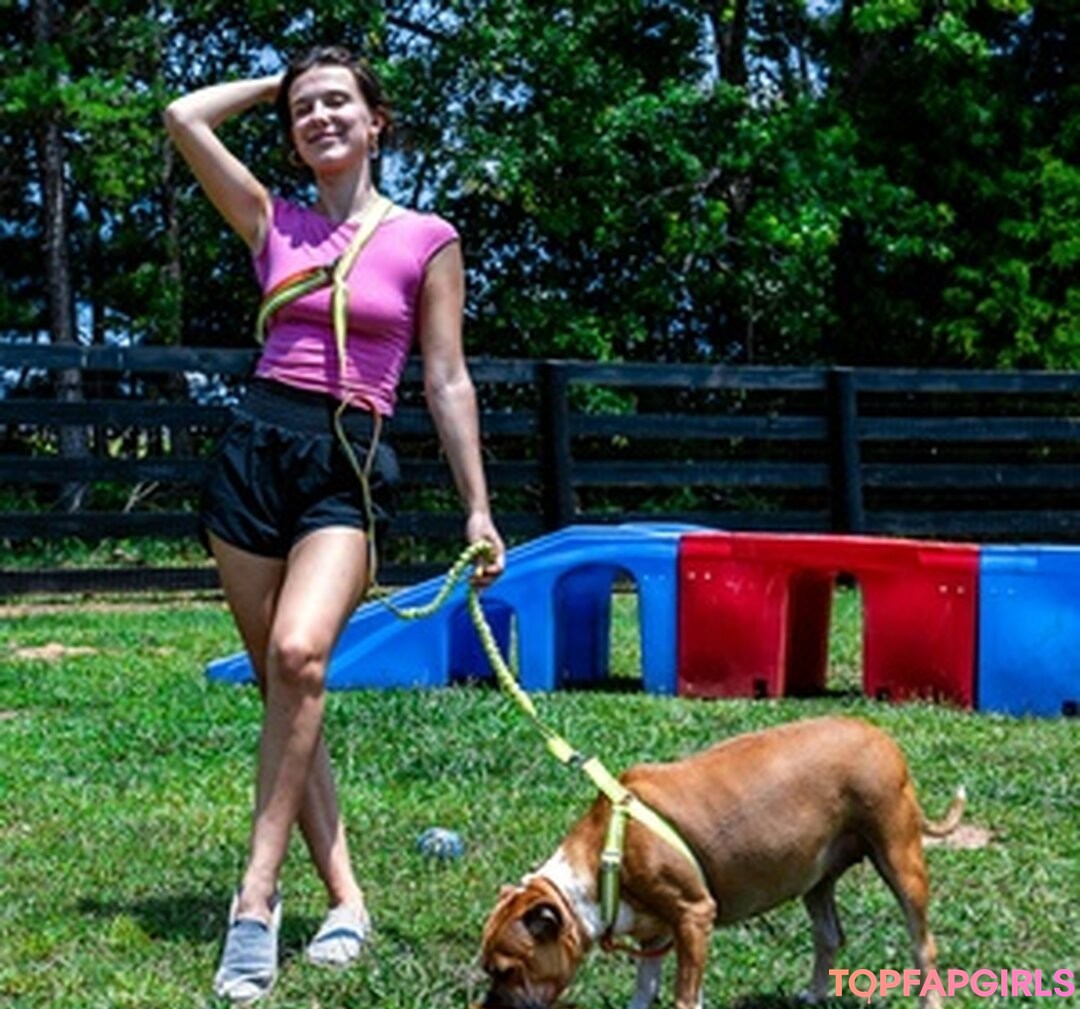 Naakte gelekte OnlyFans-foto van Millie Bobby Brown #1226