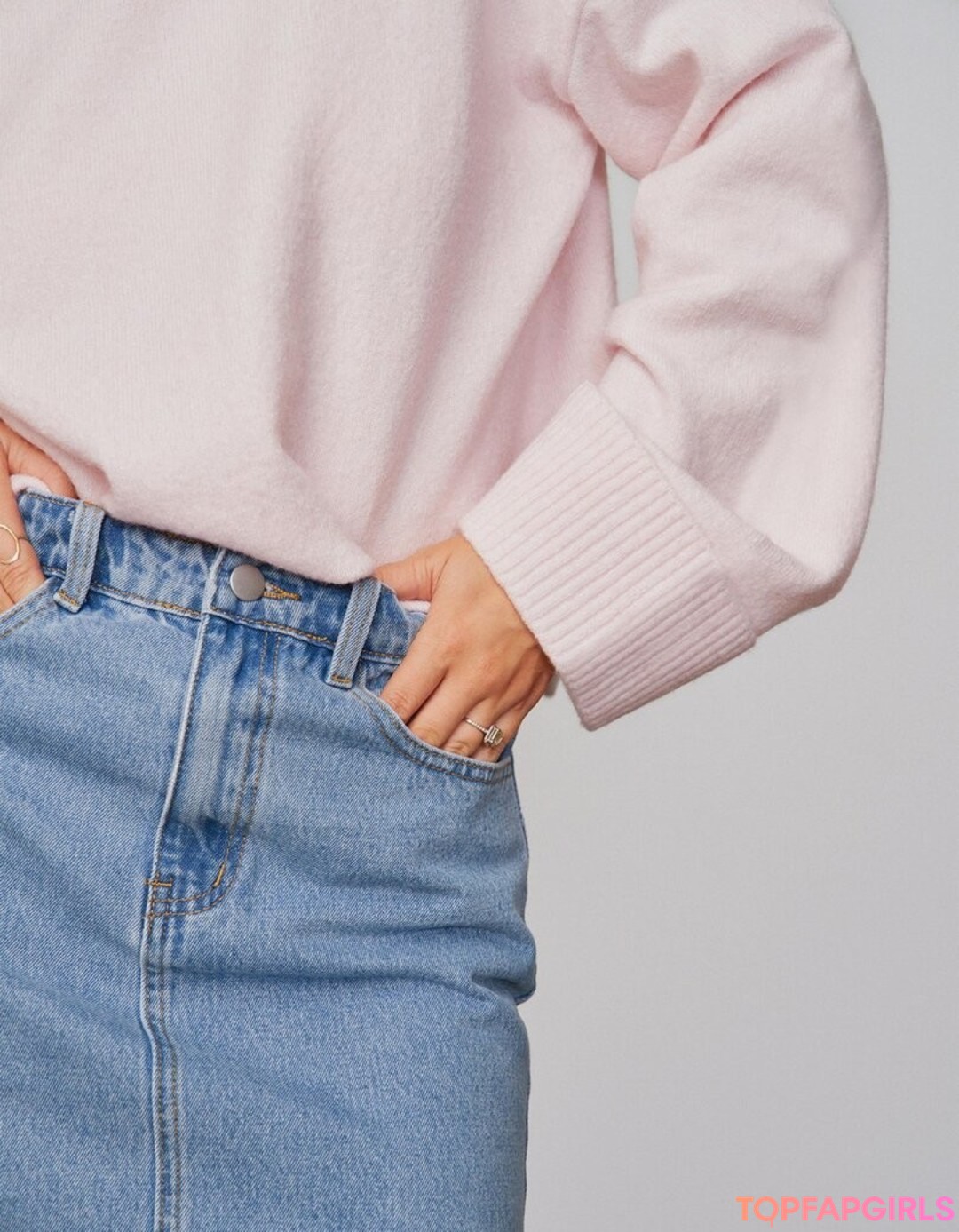 Naakte gelekte OnlyFans-foto van Millie Bobby Brown #1251