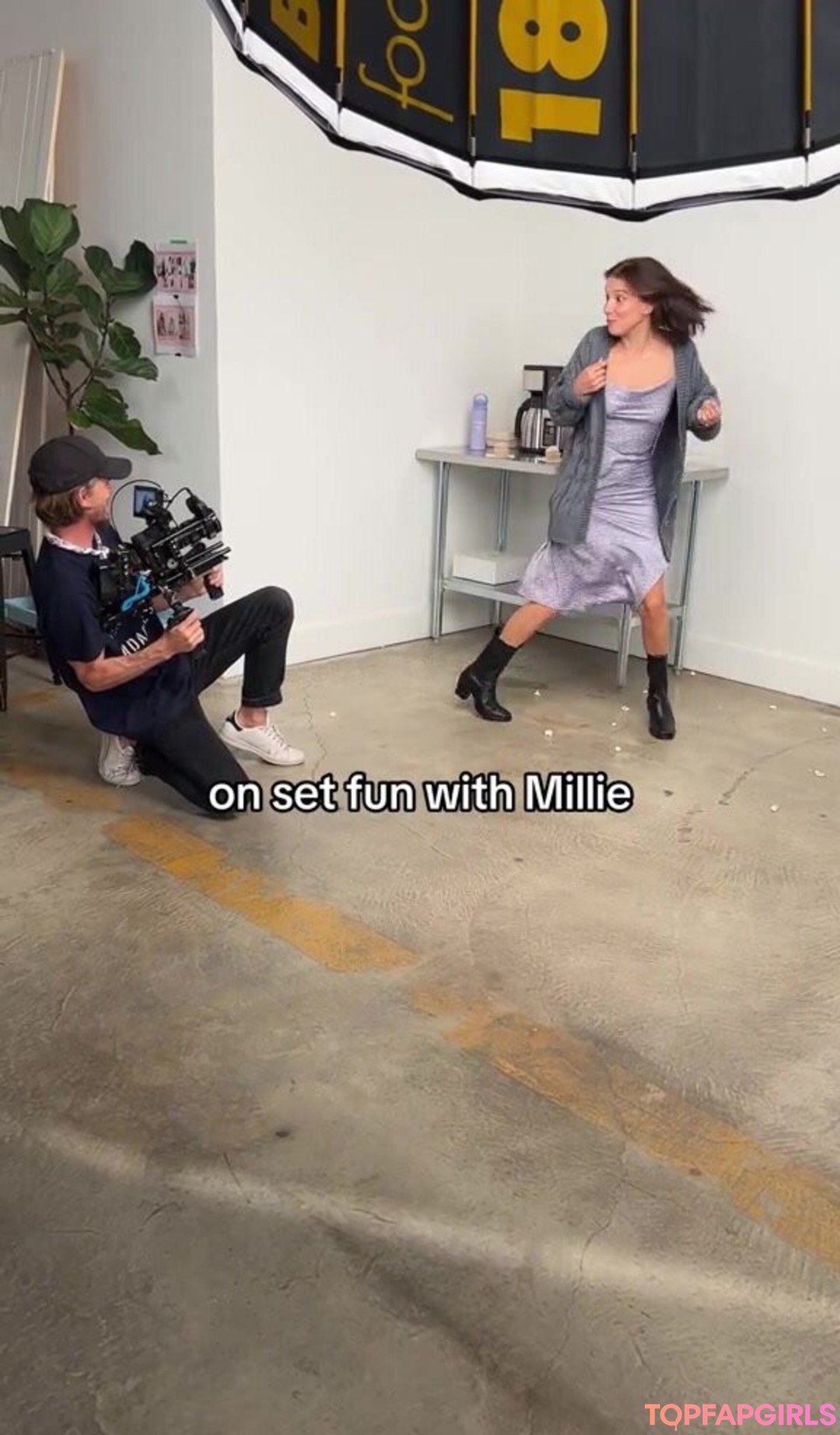 Naakte gelekte OnlyFans-foto van Millie Bobby Brown #1324