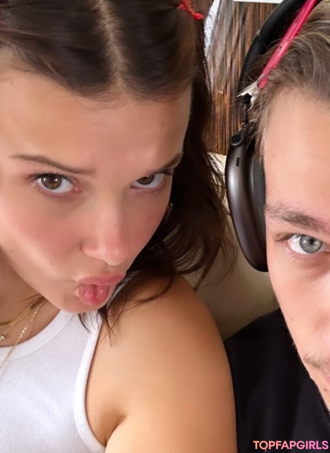 Naakte gelekte OnlyFans-foto van Millie Bobby Brown #1363