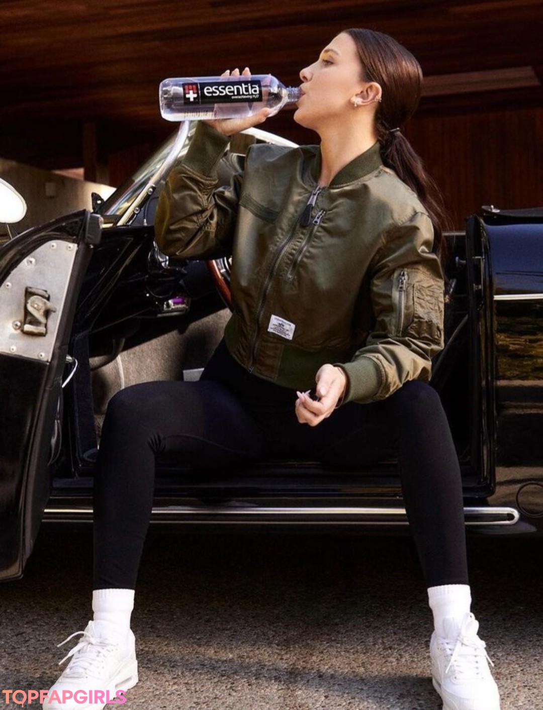 Naakte gelekte OnlyFans-foto van Millie Bobby Brown #1490