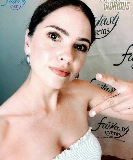 Naakte gelekte OnlyFans-foto van Shelley Hennig