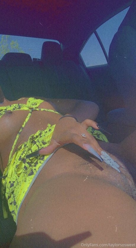 Naakte gelekte OnlyFans-foto van Itstaylorofficial