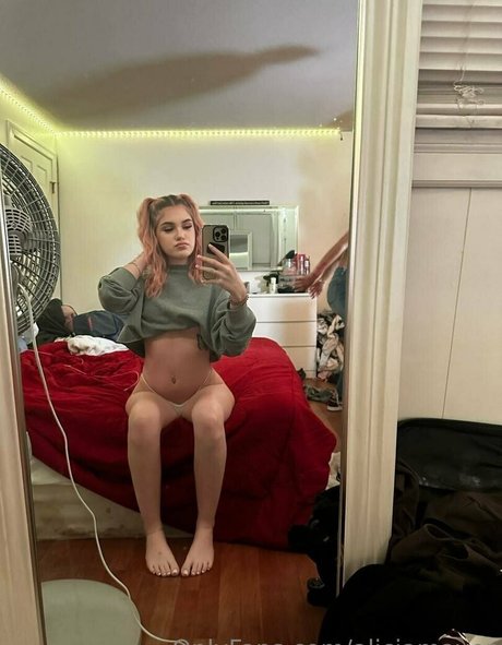 Naakte gelekte OnlyFans-foto van Aliciamayer