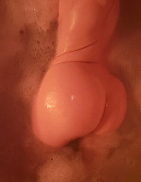Naakte gelekte OnlyFans-foto van Kinkymorganteafree