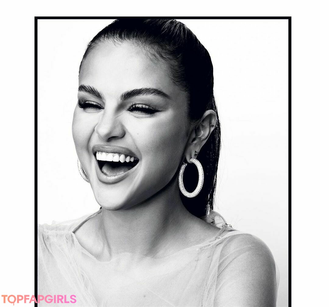 Naakte gelekte OnlyFans-foto van Selena Gomez #1144