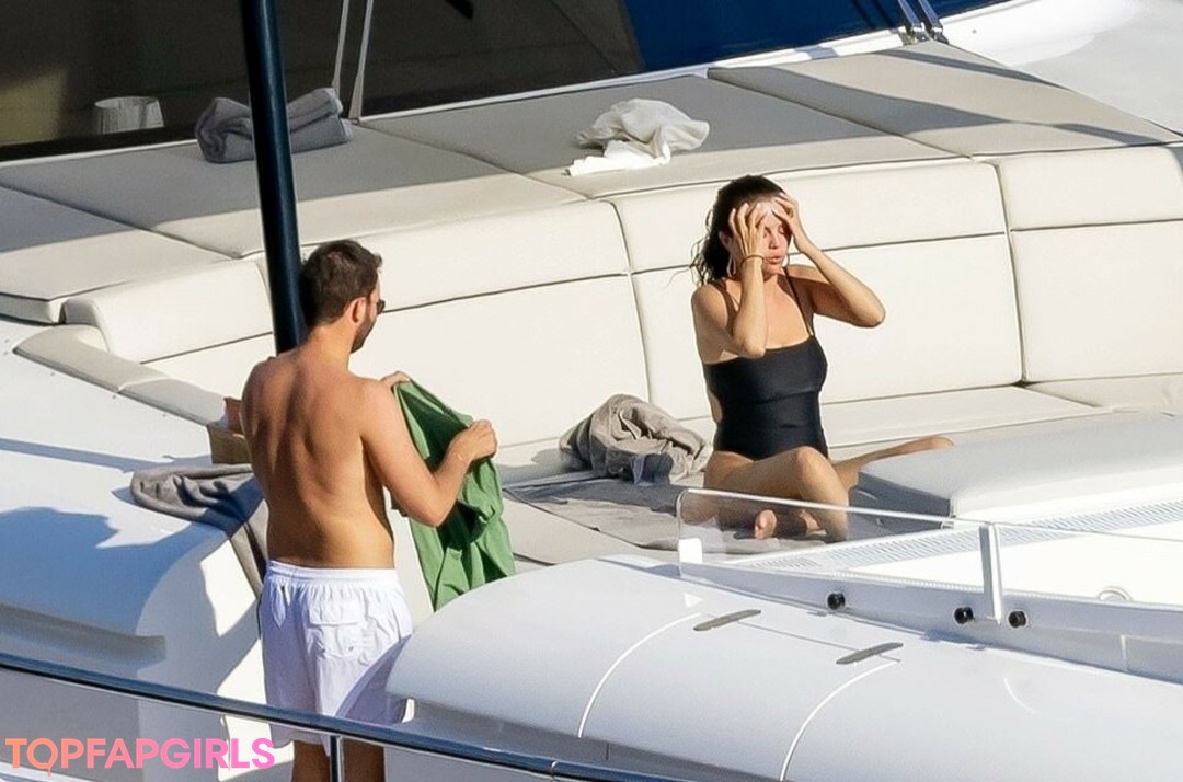 Naakte gelekte OnlyFans-foto van Selena Gomez #1169