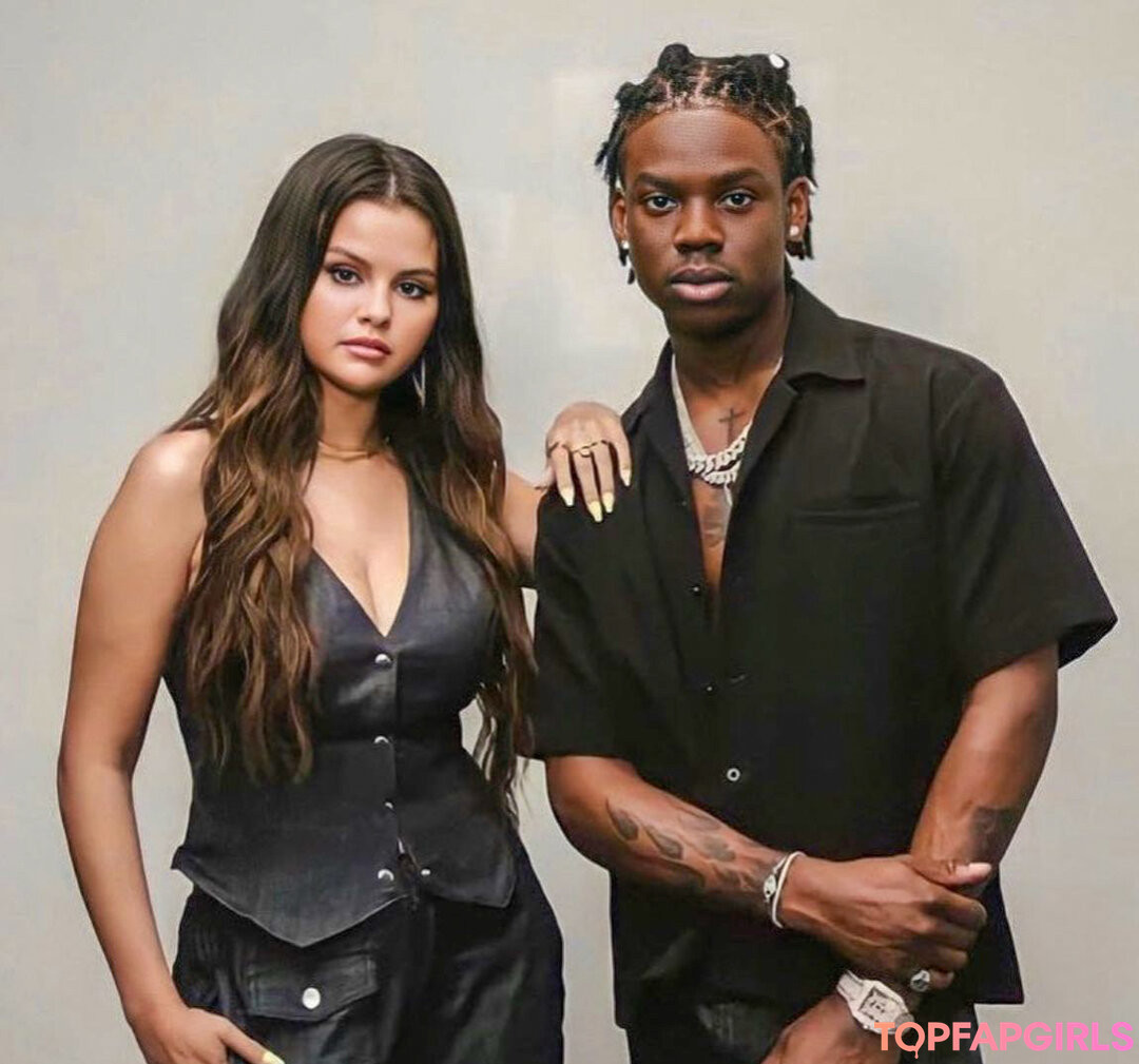 Naakte gelekte OnlyFans-foto van Selena Gomez #1283