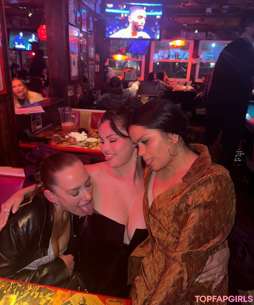 Naakte gelekte OnlyFans-foto van Selena Gomez #1729