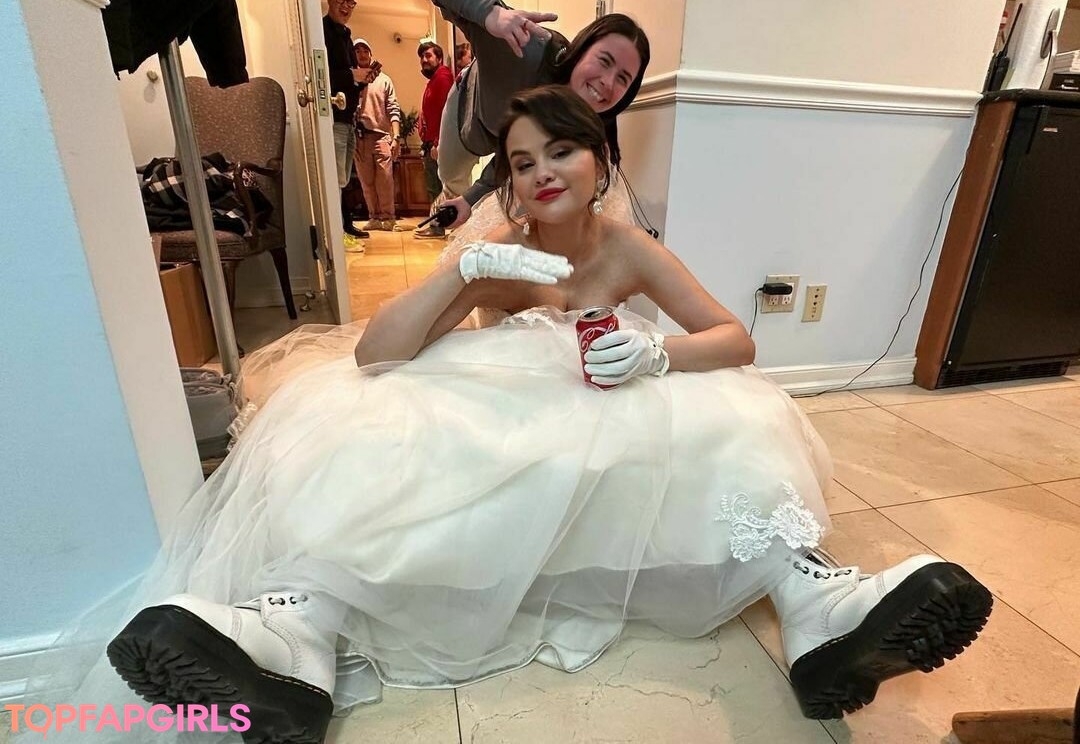 Naakte gelekte OnlyFans-foto van Selena Gomez #1887