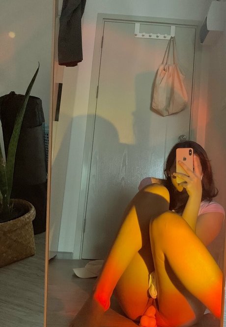 Naakte gelekte OnlyFans-foto van Malimalee