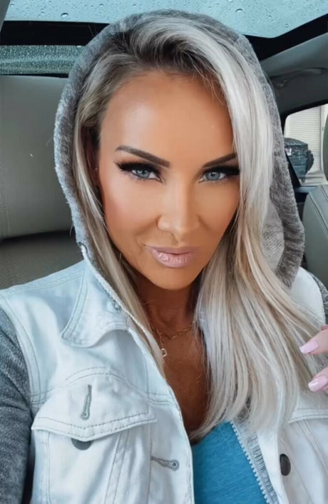 Naakte gelekte OnlyFans-foto van Disco Mammi