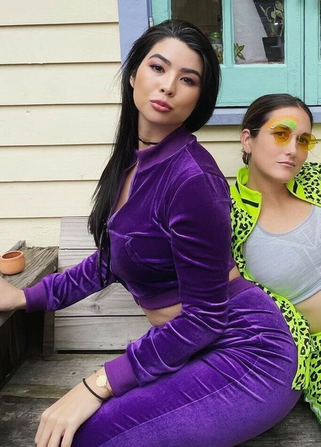 Naakte gelekte OnlyFans-foto van Carolinekwan