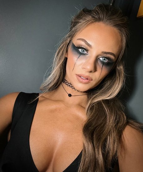 Anna Jay