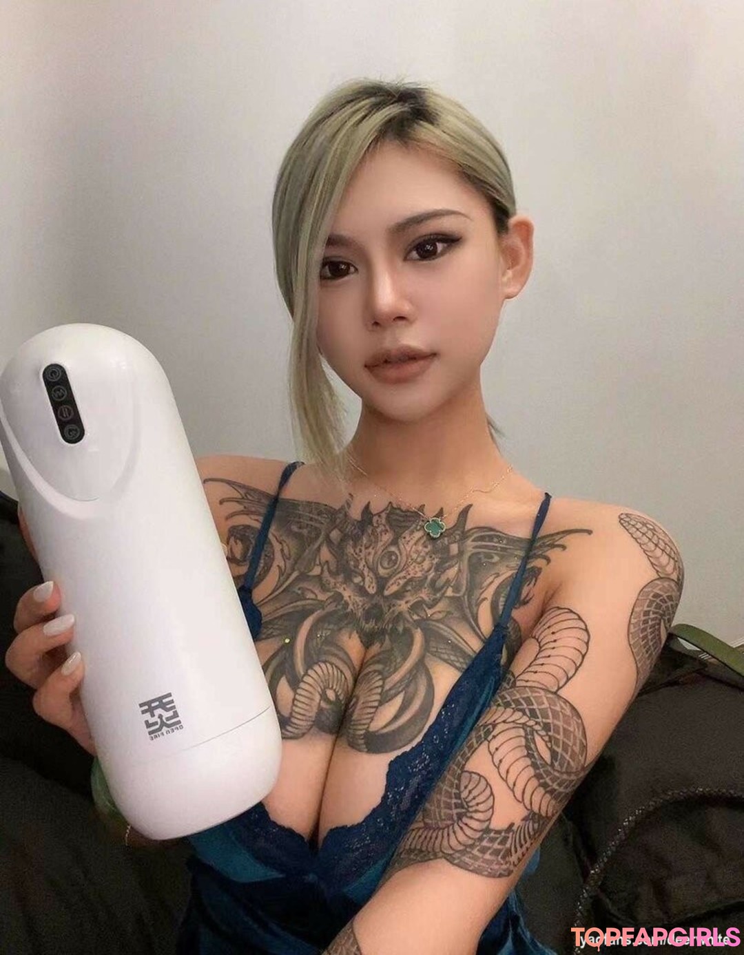Naakte gelekte OnlyFans-foto van Deerwhite #1026