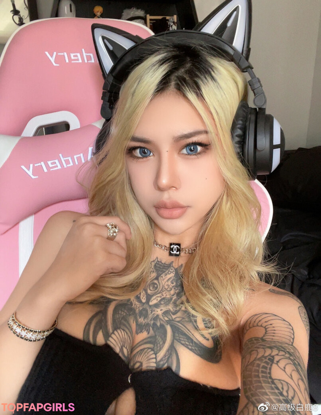 Naakte gelekte OnlyFans-foto van Deerwhite #1078