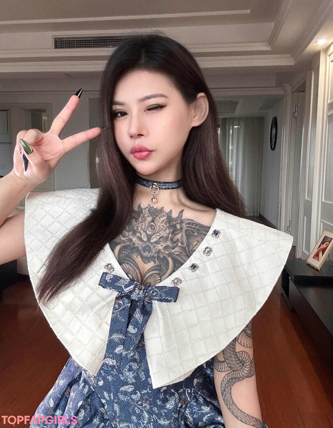 Naakte gelekte OnlyFans-foto van Deerwhite #1296
