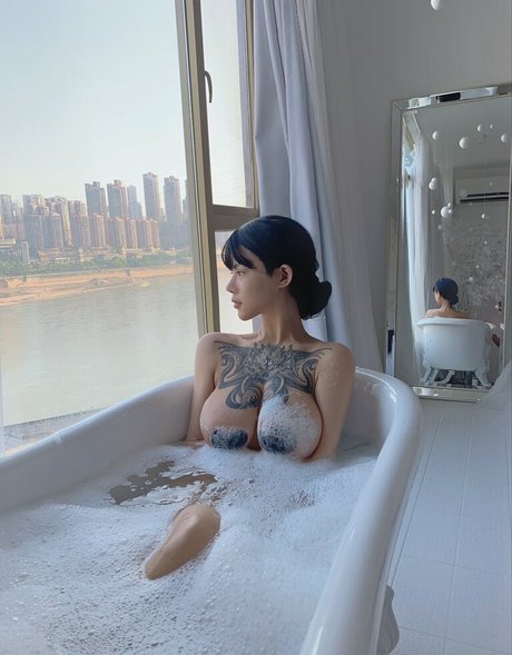 Naakte gelekte OnlyFans-foto van Deerwhite