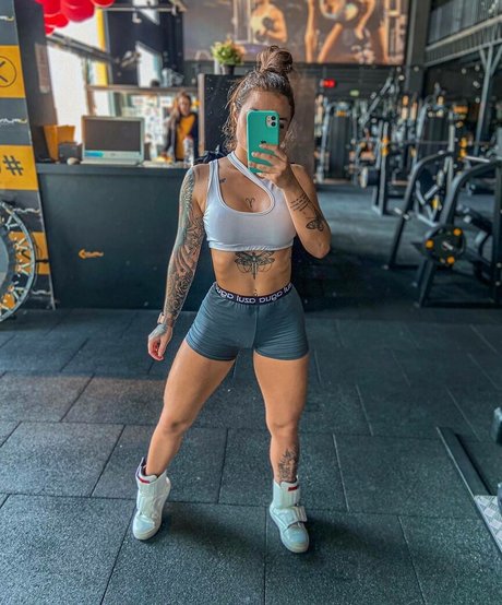 Naakte gelekte OnlyFans-foto van Meninas De Curitiba