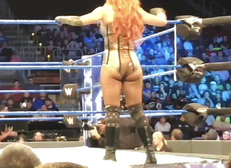 Naakte gelekte OnlyFans-foto van Becky Lynch